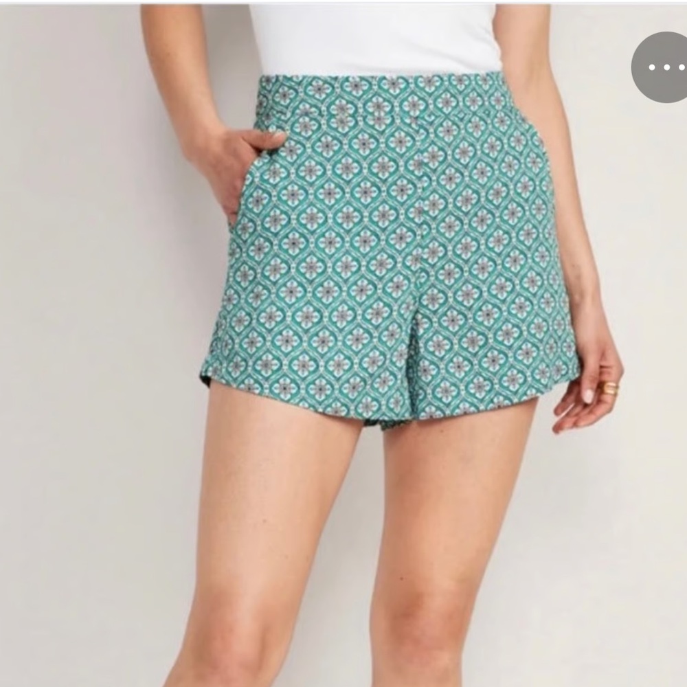Old Navy Women's Green Playa Patterned High Waist Shorts